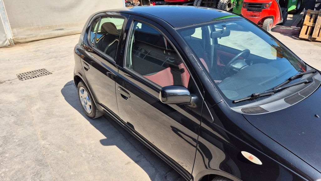Toyota Yaris 1.3 - Petrol - 5 Doors - AC - هاتشباك: صور 4 Toyota Yaris 1.3 - Petrol - 5 Doors - AC - هاتشباك: صور 4