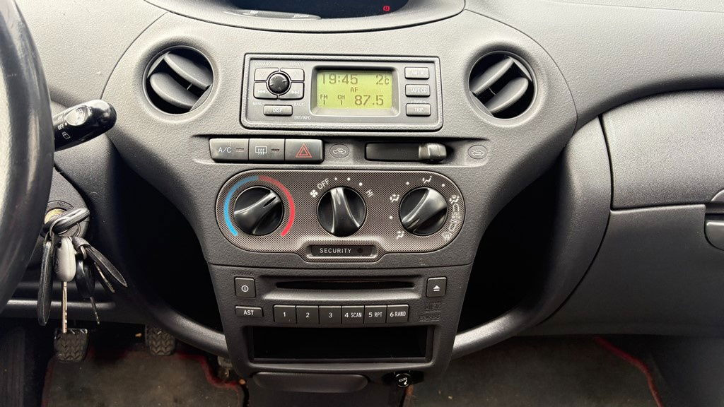 هاتشباك Toyota Yaris 1.3 - Petrol - 5 Doors - AC: صور 14 هاتشباك Toyota Yaris 1.3 - Petrol - 5 Doors - AC: صور 14