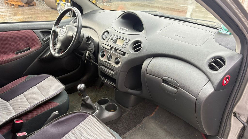 هاتشباك Toyota Yaris 1.3 - Petrol - 5 Doors - AC: صور 11 هاتشباك Toyota Yaris 1.3 - Petrol - 5 Doors - AC: صور 11