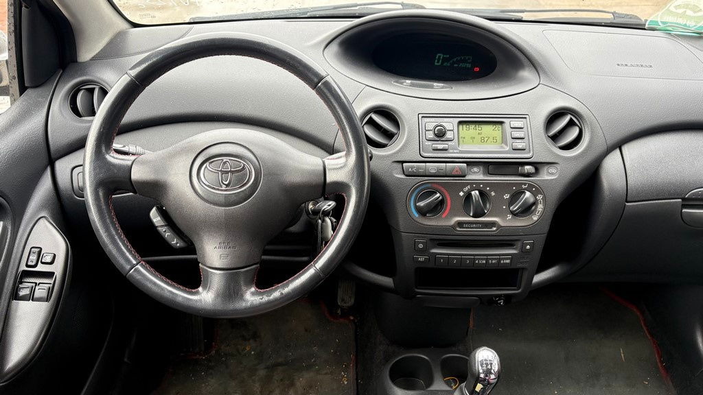 هاتشباك Toyota Yaris 1.3 - Petrol - 5 Doors - AC: صور 13 هاتشباك Toyota Yaris 1.3 - Petrol - 5 Doors - AC: صور 13