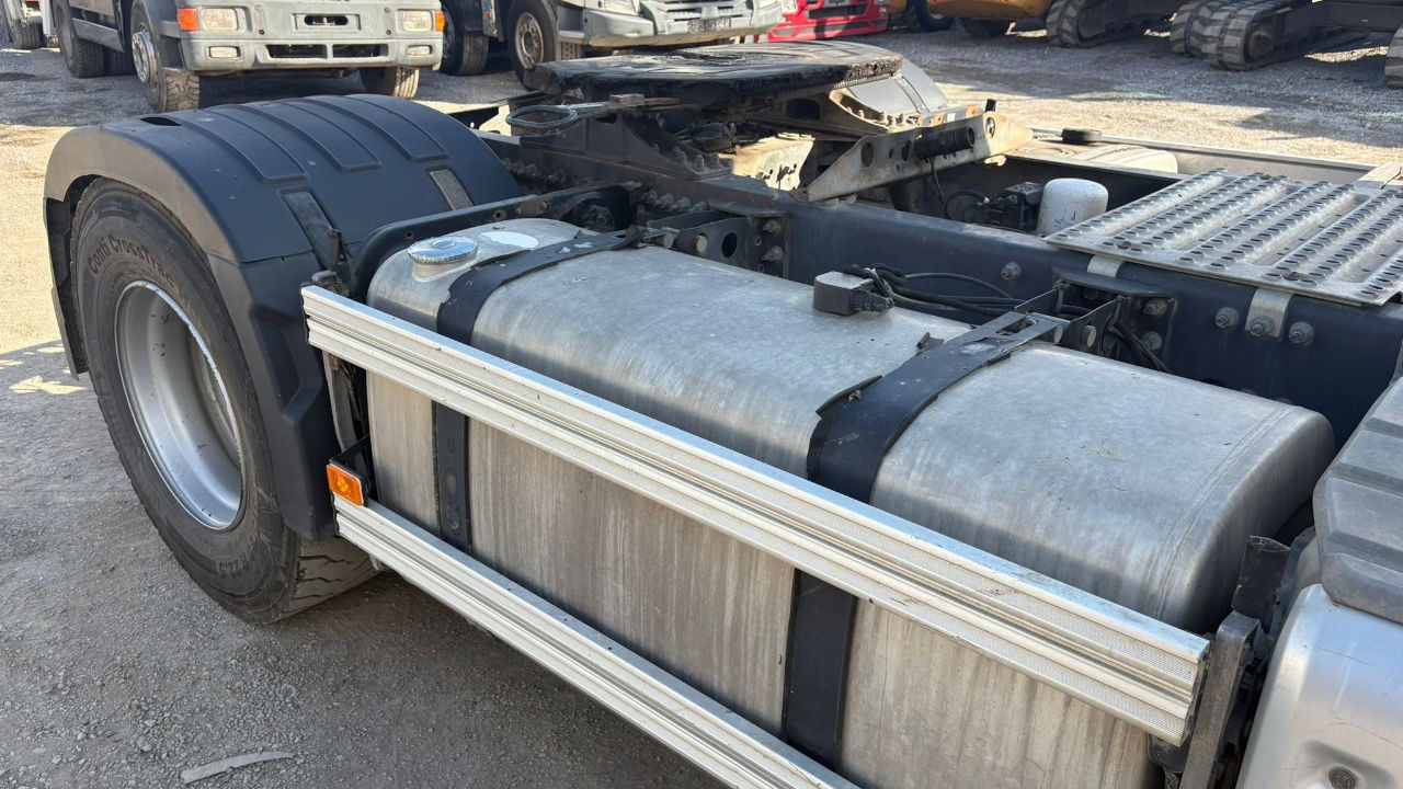 Volvo FH 460 4x2 tractor unit - tipper hydraulics - شاحنة جرار: صور 4 Volvo FH 460 4x2 tractor unit - tipper hydraulics - شاحنة جرار: صور 4