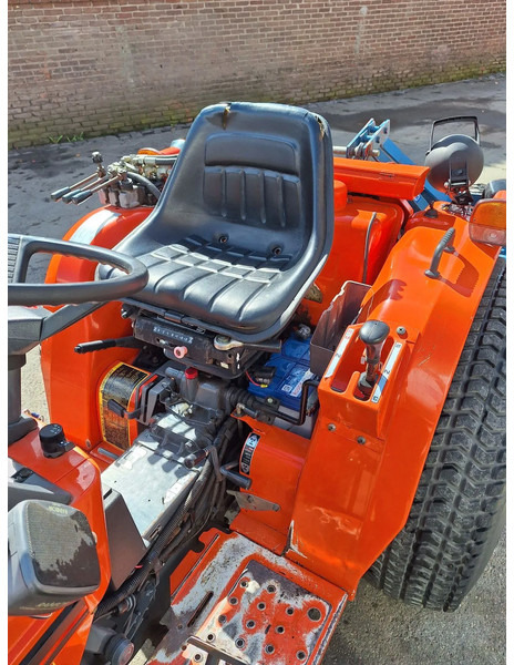 Kubota B2150 - جرار السحب الكهربائي: صور 4 Kubota B2150 - جرار السحب الكهربائي: صور 4