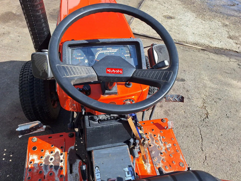 Kubota B2150 - جرار السحب الكهربائي: صور 5 Kubota B2150 - جرار السحب الكهربائي: صور 5