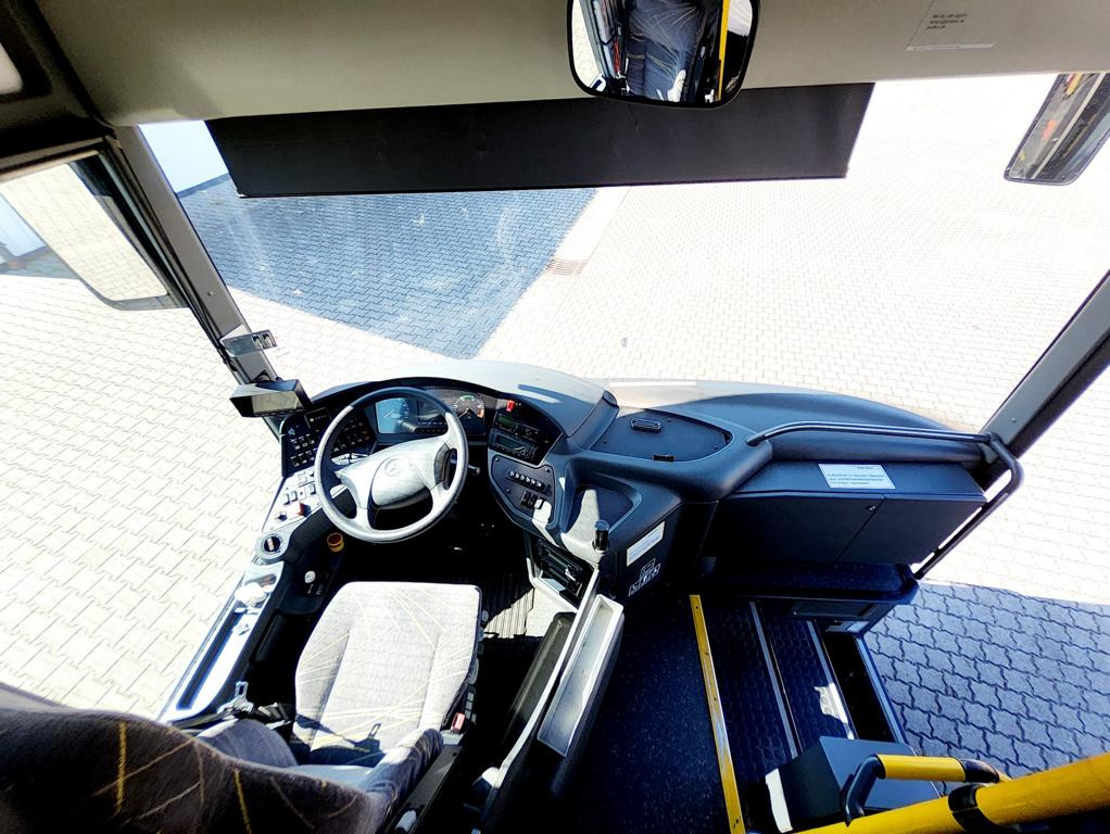 باص النقل بين المدن Mercedes Benz O 550 Integro L 65 Sitze / 360 PS-Euro 6 / Lift / Automatik: صور 9