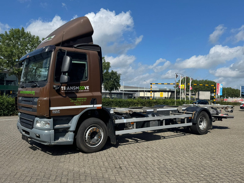 DAF CF65 220 - شاحنات الحاويات / جسم علوي قابل للتغيير شاحنة: صور 2 DAF CF65 220 - شاحنات الحاويات / جسم علوي قابل للتغيير شاحنة: صور 2