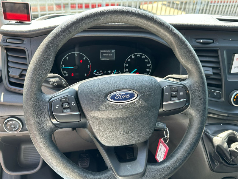 الشاحنات الصغيرة المسطحة Ford Transit: صور 11