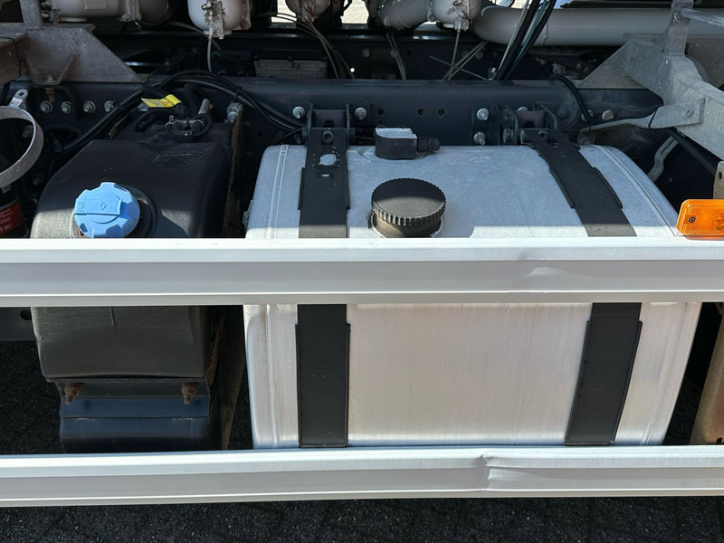 شاحنة صهريج Renault Premium 300.19: صور 15