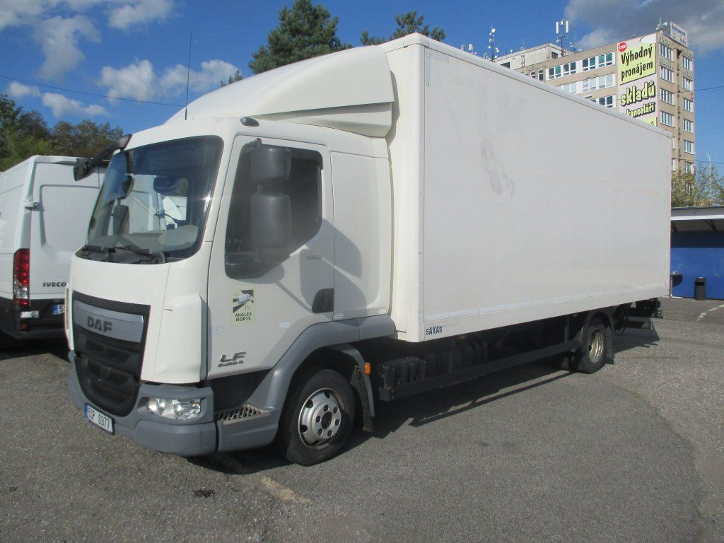 DAF LF 180 mit LBW - الشاحنات الصغيرة صندوق مغلق: صور 1 DAF LF 180 mit LBW - الشاحنات الصغيرة صندوق مغلق: صور 1