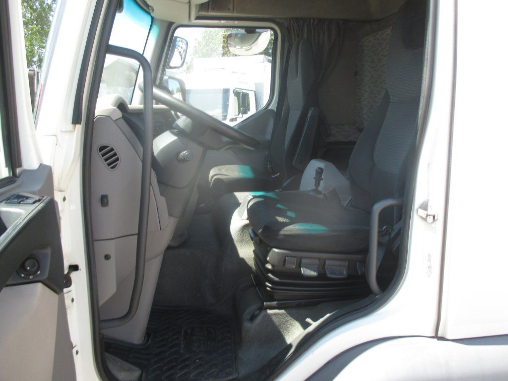 DAF LF 260 - شاحنات مسطحة: صور 5 DAF LF 260 - شاحنات مسطحة: صور 5