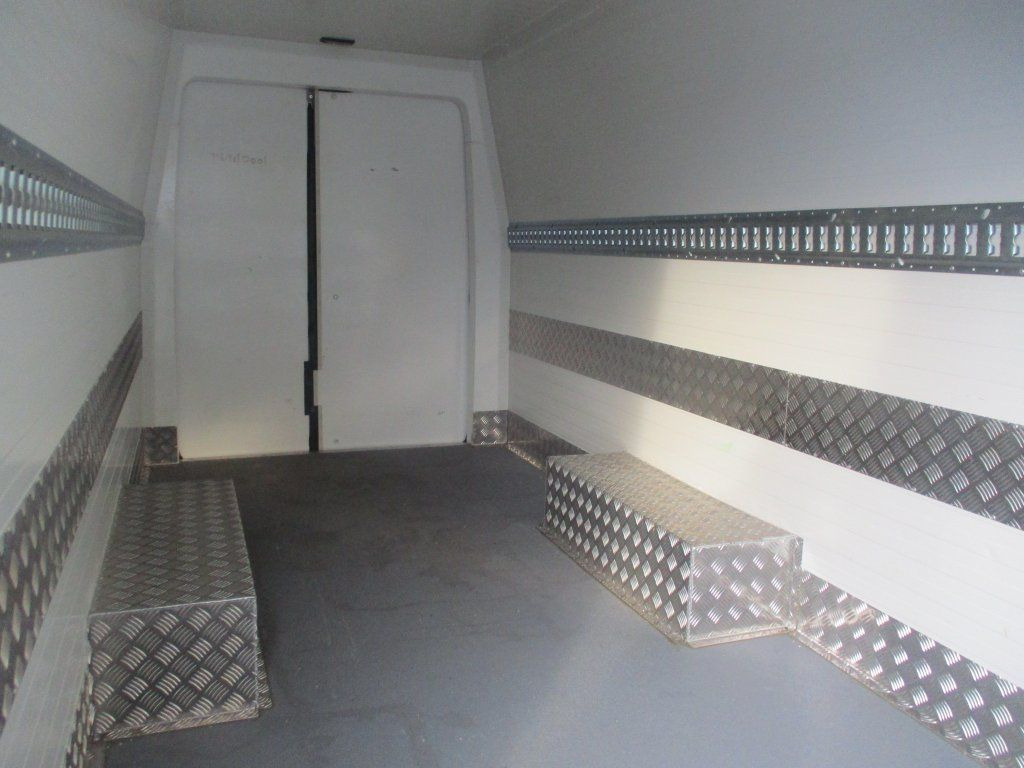 الشاحنات الصغيرة المبردة Iveco Daily 35C16: صور 12