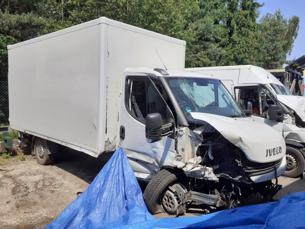 Iveco Daily 35S16 mit LBW DAMAGED - الشاحنات الصغيرة صندوق مغلق: صور 1 Iveco Daily 35S16 mit LBW DAMAGED - الشاحنات الصغيرة صندوق مغلق: صور 1