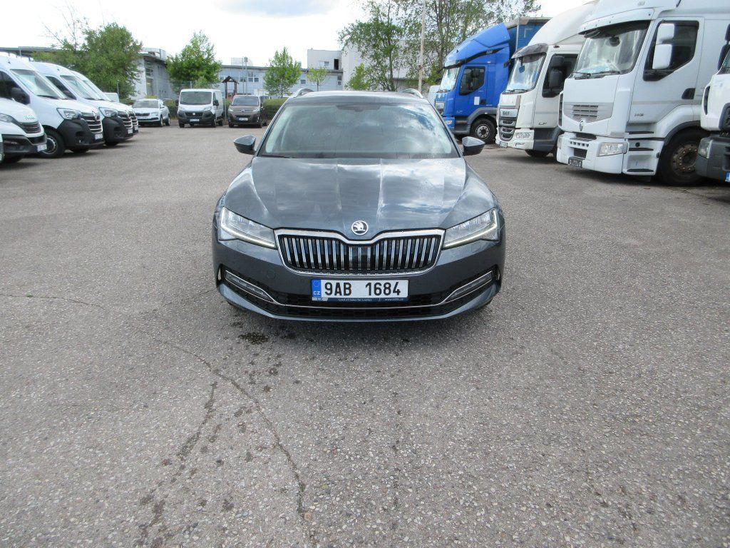 Skoda 2.0 Tdi Style - سيارة ستيشن: صور 4 Skoda 2.0 Tdi Style - سيارة ستيشن: صور 4