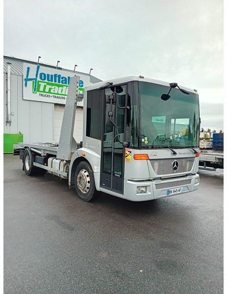 Mercedes-Benz Econic 1833 - سيارة السحب للتصليح: صور 2 Mercedes-Benz Econic 1833 - سيارة السحب للتصليح: صور 2