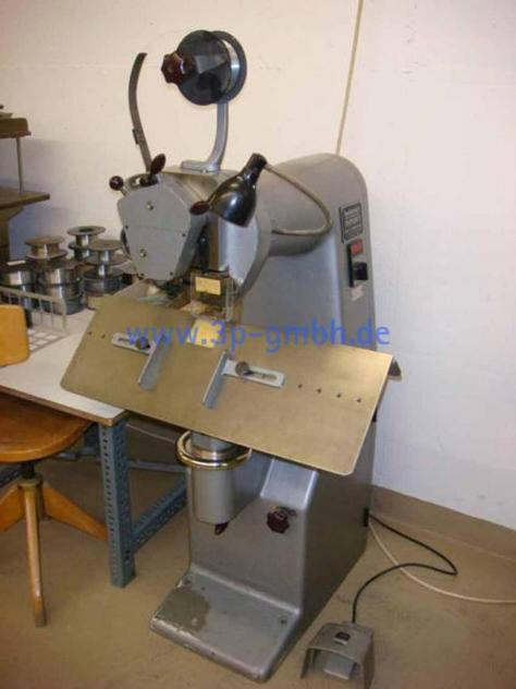 Hohner Favorit wire stapling machine - آلات الطباعة: صور 1 Hohner Favorit wire stapling machine - آلات الطباعة: صور 1