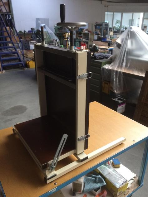 Müro 5000 A3 TM table top block gluing press - آلة تجليد: صور 1 Müro 5000 A3 TM table top block gluing press - آلة تجليد: صور 1