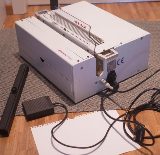 Renz DTP-340 Electric Calendar Punching Machine - آلات الطباعة: صور 1 Renz DTP-340 Electric Calendar Punching Machine - آلات الطباعة: صور 1