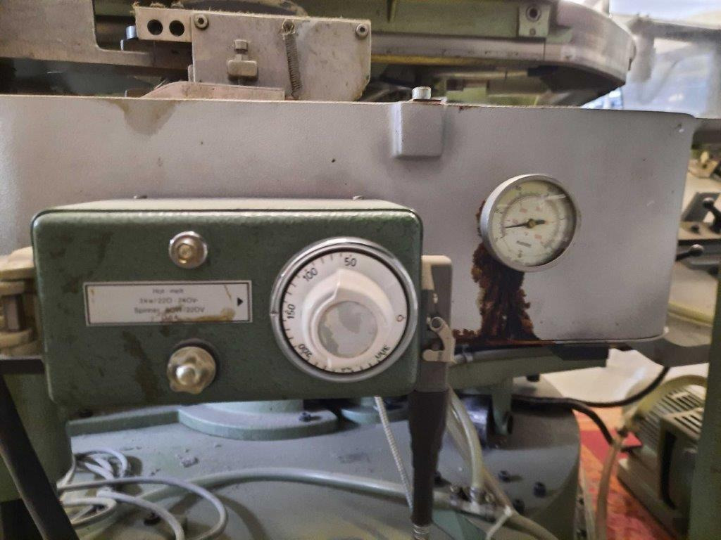 Four clamps Perfect binder Muller Martini Amigo Plus 1580.0410 - آلة تجليد: صور 2 Four clamps Perfect binder Muller Martini Amigo Plus 1580.0410 - آلة تجليد: صور 2