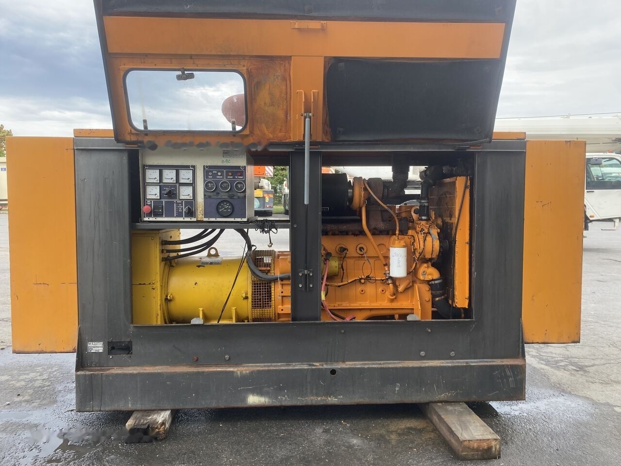 SDMO 100 kVa Cummins 6BT5.9 إيجار SDMO 100 kVa Cummins 6BT5.9: صور 6