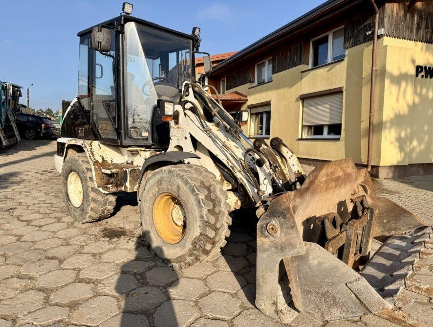 CAT 906 - اللودر بعجل: صور 2 CAT 906 - اللودر بعجل: صور 2