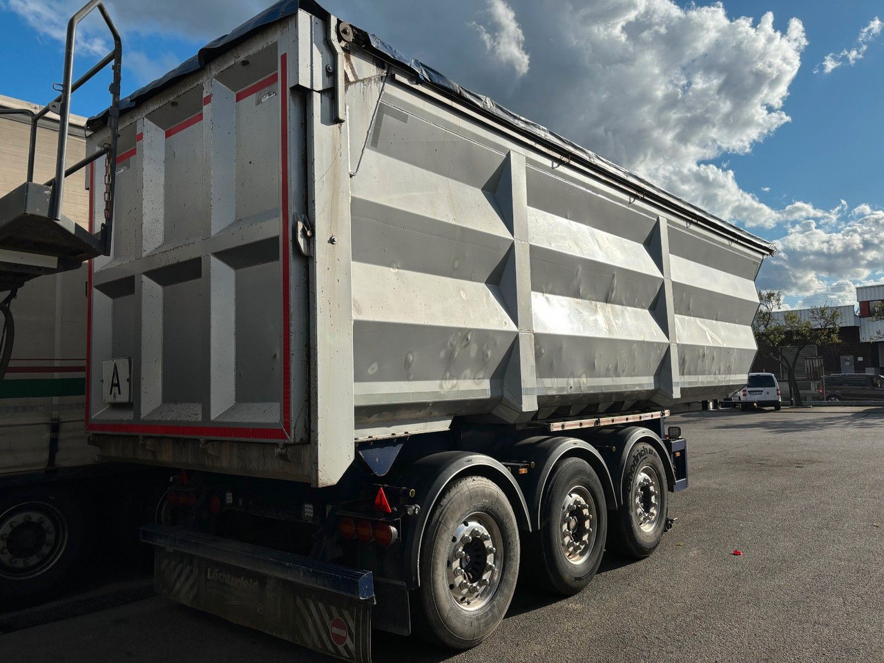 Lück SKF35 45m³ Alufelgen/Liftachse/Scheibenbremse Lück SKF35 45m³ Alufelgen/Liftachse/Scheibenbremse - قلابة نصف مقطورة: صور 3 Lück SKF35 45m³ Alufelgen/Liftachse/Scheibenbremse Lück SKF35 45m³ Alufelgen/Liftachse/Scheibenbremse - قلابة نصف مقطورة: صور 3