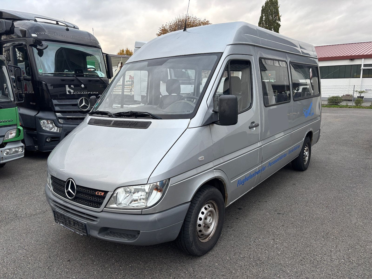 Mercedes-Benz 211 CDI 9 Sitze - ميكروباص: صور 2 Mercedes-Benz 211 CDI 9 Sitze - ميكروباص: صور 2
