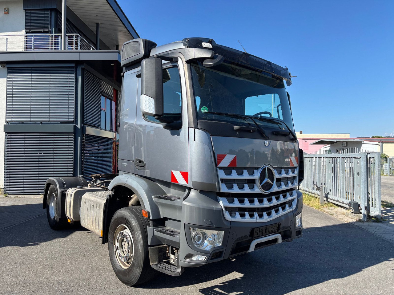 Mercedes-Benz Arocs 1842 Retarder/Kipphyd./Klima - شاحنة جرار: صور 3 Mercedes-Benz Arocs 1842 Retarder/Kipphyd./Klima - شاحنة جرار: صور 3