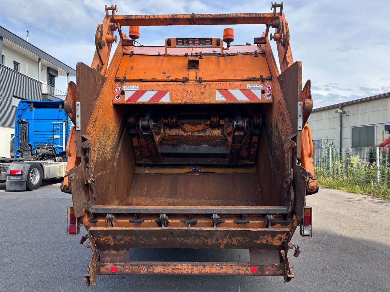 Mercedes-Benz Econic 2633 - شاحنة القمامة: صور 5 Mercedes-Benz Econic 2633 - شاحنة القمامة: صور 5