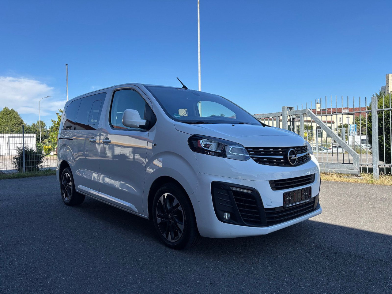 Opel Zafira Life Edition S/HU neu - ميكروباص: صور 3 Opel Zafira Life Edition S/HU neu - ميكروباص: صور 3