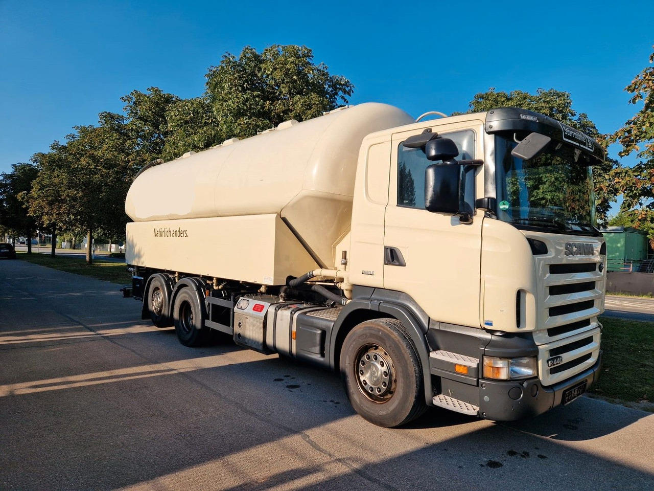 Scania R440 31m³ SILO 4 Kammer/Retarder/Kompressor/Lift - شاحنة صهريج: صور 2 Scania R440 31m³ SILO 4 Kammer/Retarder/Kompressor/Lift - شاحنة صهريج: صور 2