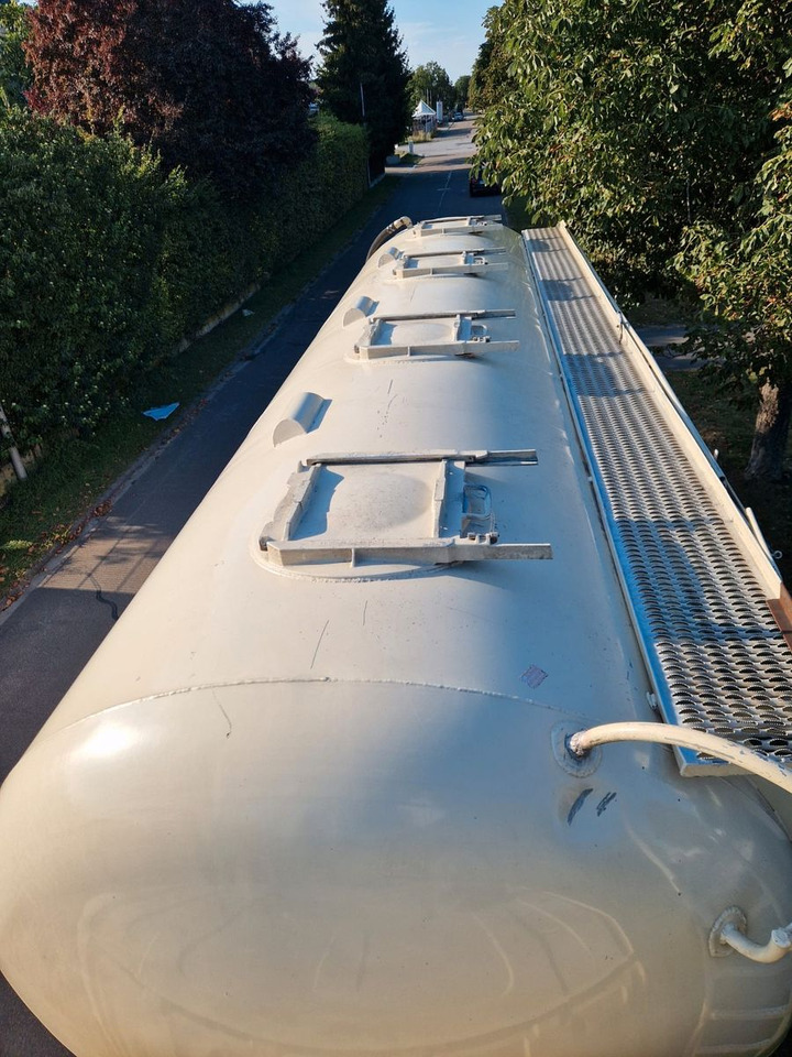 Scania R440 31m³ SILO 4 Kammer/Retarder/Kompressor/Lift - شاحنة صهريج: صور 5 Scania R440 31m³ SILO 4 Kammer/Retarder/Kompressor/Lift - شاحنة صهريج: صور 5