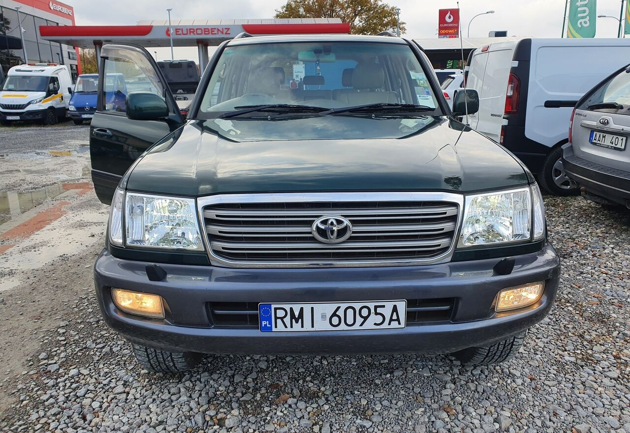 Toyota LAND CRUISER 100 4,2 TD KLIMA 7 OSOB - سيارة: صور 3 Toyota LAND CRUISER 100 4,2 TD KLIMA 7 OSOB - سيارة: صور 3