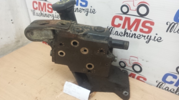 Case Mxm175, Mxm190 New Holland Tm175, Tm190 47123177 Center Diverter Valve - صمام هيدروليكي - جرار: صور 5 Case Mxm175, Mxm190 New Holland Tm175, Tm190 47123177 Center Diverter Valve - صمام هيدروليكي - جرار: صور 5