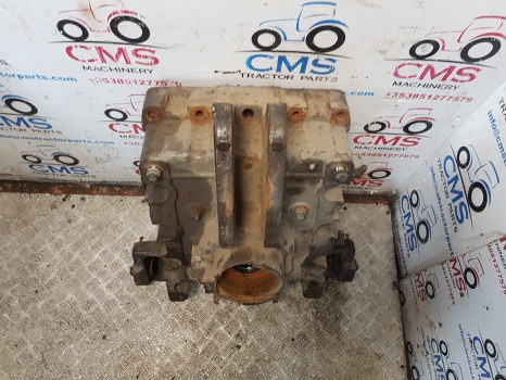 نقل الحركة Claas Ares 836, 816, 826 Pto Housing Cover 6005029737, 0011452530: صور 6