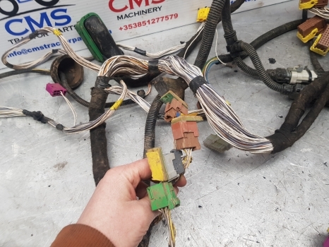 Claas Arion 640 Cab Wiring Loom 0021761573, 0022347451, 21761573, 22347451 - الكابلات / الأسلاك - جرار: صور 4 Claas Arion 640 Cab Wiring Loom 0021761573, 0022347451, 21761573, 22347451 - الكابلات / الأسلاك - جرار: صور 4