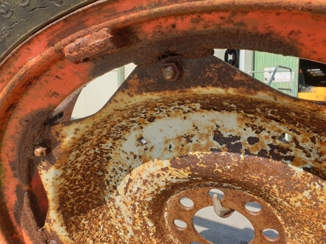 Ford 13.6 R38 Wheel - عجلات - جرار: صور 1 Ford 13.6 R38 Wheel - عجلات - جرار: صور 1