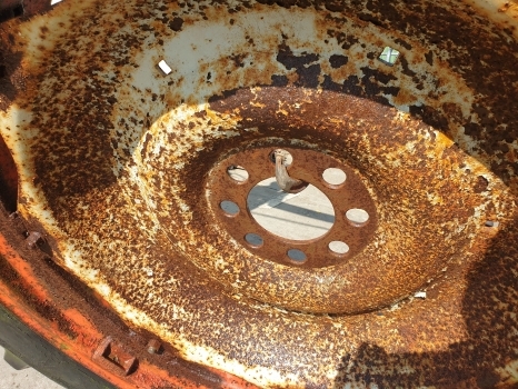 Ford 13.6 R38 Wheel - عجلات - جرار: صور 2 Ford 13.6 R38 Wheel - عجلات - جرار: صور 2