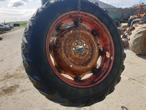 Ford 13.6 R38 Wheel - عجلات - جرار: صور 4 Ford 13.6 R38 Wheel - عجلات - جرار: صور 4