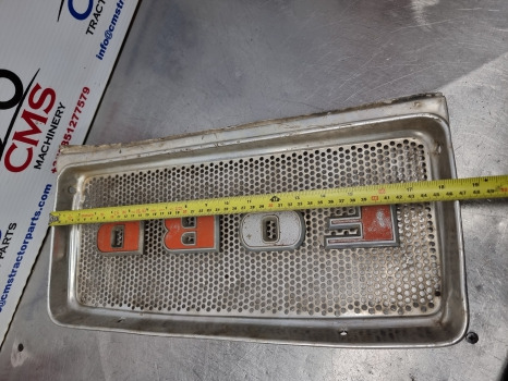 Ford 2000, 3000, 4000, 5000, 4110, Cab Front Grill Genuine 81823928, - جلوپنجره: صور 4 Ford 2000, 3000, 4000, 5000, 4110, Cab Front Grill Genuine 81823928, - جلوپنجره: صور 4