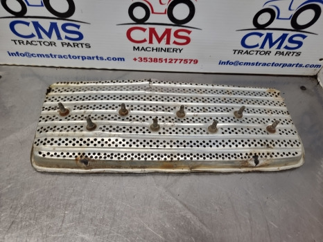 Ford 2000, 3000, 5000 Nose Cone Grille, Grill Panel C7nn8150g - جلوپنجره: صور 3 Ford 2000, 3000, 5000 Nose Cone Grille, Grill Panel C7nn8150g - جلوپنجره: صور 3