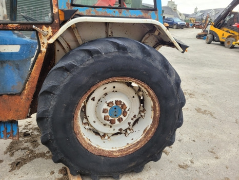 Ford 2600, 3600, 4600, 4000 Rear Wheel Rim And Tyre 16.9 R30 - عجلات: صور 1 Ford 2600, 3600, 4600, 4000 Rear Wheel Rim And Tyre 16.9 R30 - عجلات: صور 1