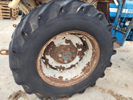 Ford 2600, 3600, 4600, 4000 Rear Wheel Rim And Tyre 16.9 R30 - عجلات: صور 1 Ford 2600, 3600, 4600, 4000 Rear Wheel Rim And Tyre 16.9 R30 - عجلات: صور 1