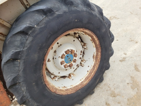 Ford 2600, 3600, 4600, 4000 Rear Wheel Rim And Tyre 16.9 R30 - عجلات: صور 4 Ford 2600, 3600, 4600, 4000 Rear Wheel Rim And Tyre 16.9 R30 - عجلات: صور 4