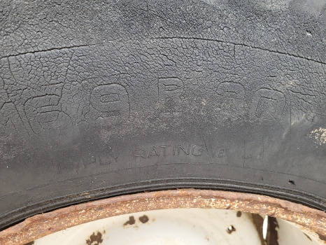 Ford 2600, 3600, 4600, 4000 Rear Wheel Rim And Tyre 16.9 R30 - عجلات: صور 2 Ford 2600, 3600, 4600, 4000 Rear Wheel Rim And Tyre 16.9 R30 - عجلات: صور 2