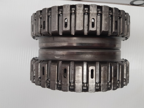 Ford 40 Series, Ts, 8240, 7840, Transmission Clutch Housing Front F0nn7r037ac - القابض و قطع الغيار: صور 5 Ford 40 Series, Ts, 8240, 7840, Transmission Clutch Housing Front F0nn7r037ac - القابض و قطع الغيار: صور 5