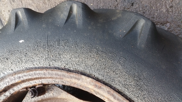 Ford 4000 Rear Wheel And Tyre 12.4/11-28. Please Check The Description - عجلات - جرار: صور 2 Ford 4000 Rear Wheel And Tyre 12.4/11-28. Please Check The Description - عجلات - جرار: صور 2