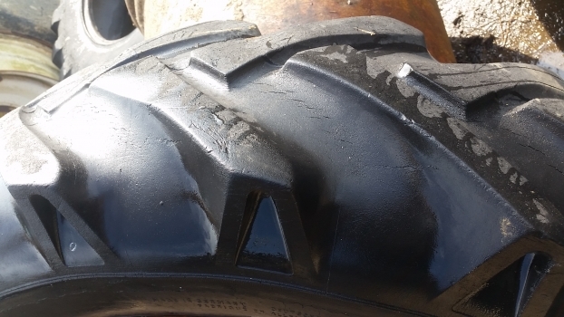 Ford 4000 Rear Wheel And Tyre 12.4/11-32. Please Check By Description - عجلات - جرار: صور 3 Ford 4000 Rear Wheel And Tyre 12.4/11-32. Please Check By Description - عجلات - جرار: صور 3