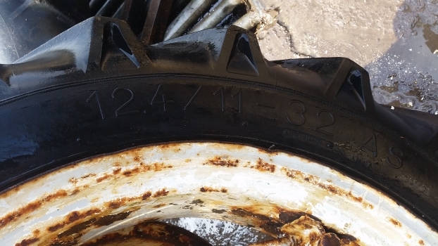 Ford 4000 Rear Wheel And Tyre 12.4/11-32. Please Check By Description - عجلات - جرار: صور 2 Ford 4000 Rear Wheel And Tyre 12.4/11-32. Please Check By Description - عجلات - جرار: صور 2