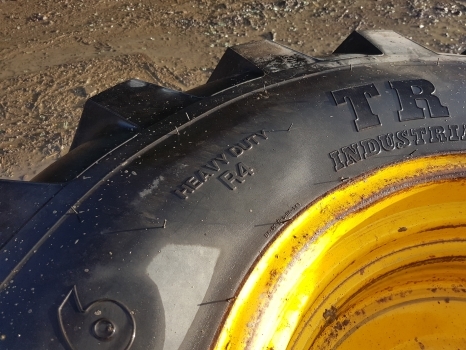 Ford 4550 Rear Wheel Rim And Tyre 18.4-26, 1 Inch Grip, 6 Inches Centre Hole - عجلات - جرار: صور 3 Ford 4550 Rear Wheel Rim And Tyre 18.4-26, 1 Inch Grip, 6 Inches Centre Hole - عجلات - جرار: صور 3