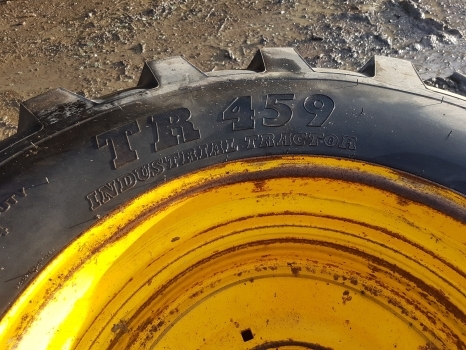 Ford 4550 Rear Wheel Rim And Tyre 18.4-26, 1 Inch Grip, 6 Inches Centre Hole - عجلات - جرار: صور 4 Ford 4550 Rear Wheel Rim And Tyre 18.4-26, 1 Inch Grip, 6 Inches Centre Hole - عجلات - جرار: صور 4