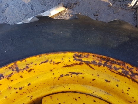 Ford 4550 Rear Wheel Rim And Tyre 18.4-26, 5% Grip, 6 Inches Centre Hole - عجلات - جرار: صور 3 Ford 4550 Rear Wheel Rim And Tyre 18.4-26, 5% Grip, 6 Inches Centre Hole - عجلات - جرار: صور 3